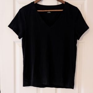 Madewell Black V-Neck Short Sleeve Whisper Tee